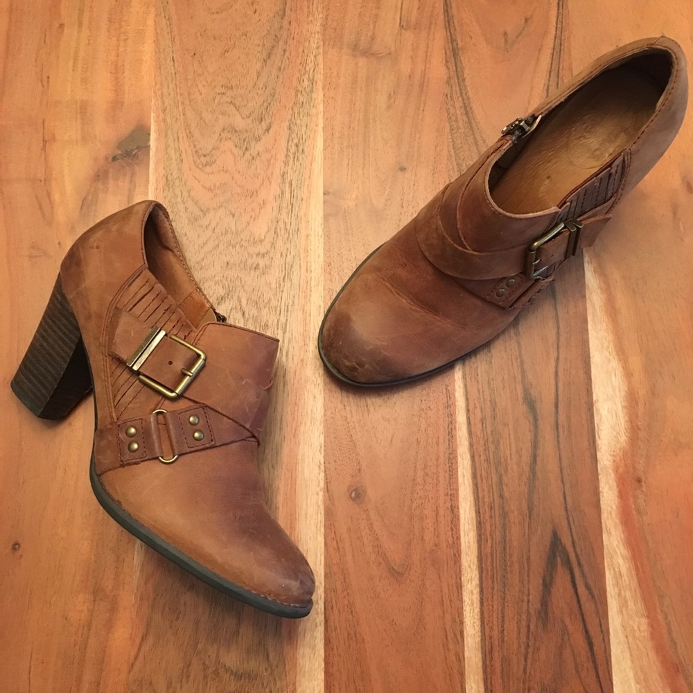 Clarks Indigo Heath Woodlark Ankle Booties